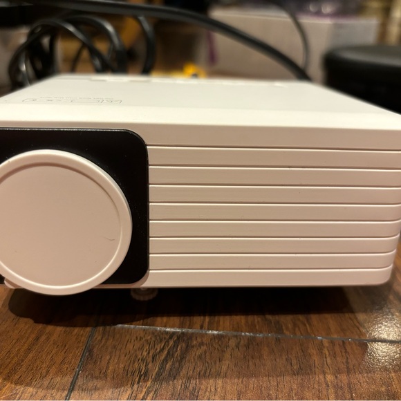 Projector - Picture 4 of 6